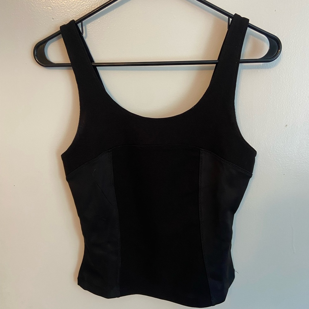 Dual material black tank top